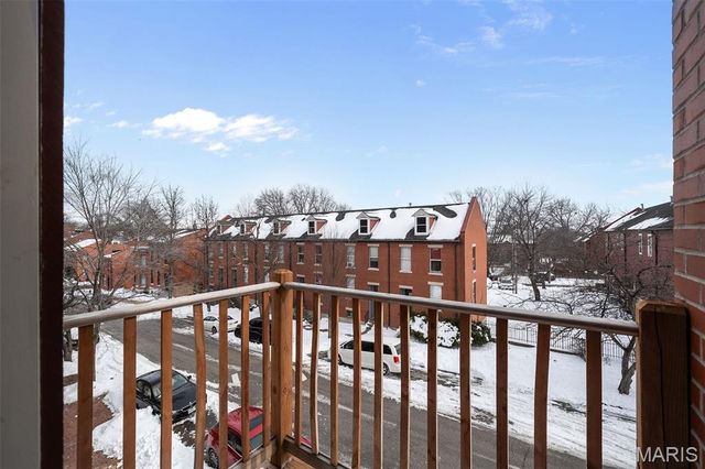 1027 Lami, St Louis, MO 63104