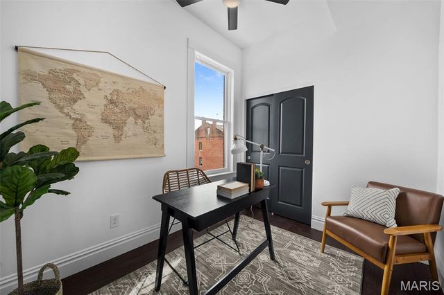 1027 Lami, St Louis, MO 63104