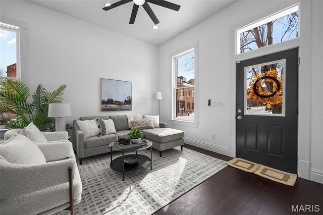 1027 Lami, St Louis, MO 63104