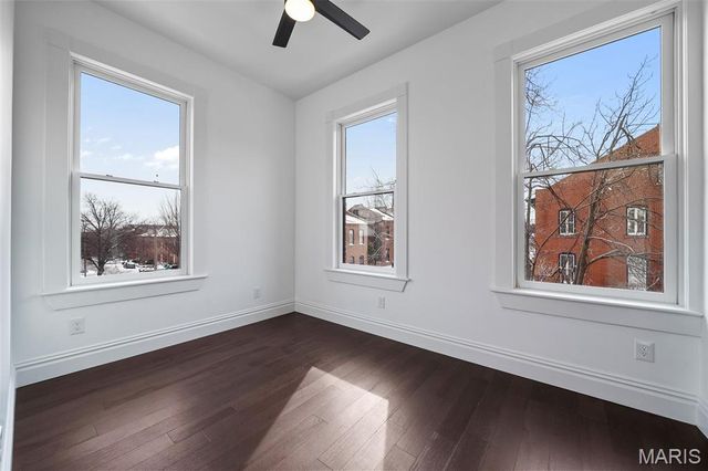 1027 Lami, St Louis, MO 63104