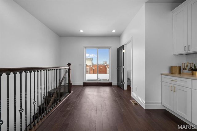 1027 Lami, St Louis, MO 63104