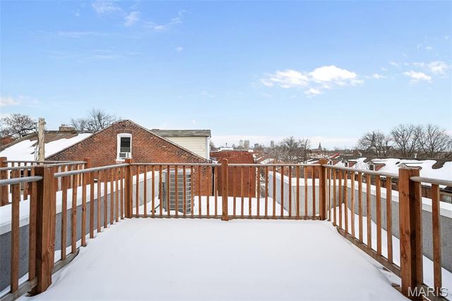 1027 Lami, St Louis, MO 63104