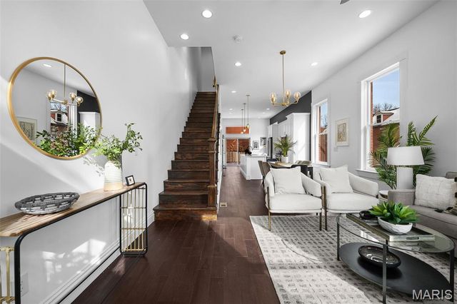 1027 Lami, St Louis, MO 63104