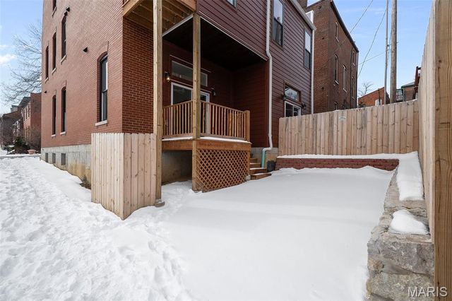 1027 Lami, St Louis, MO 63104