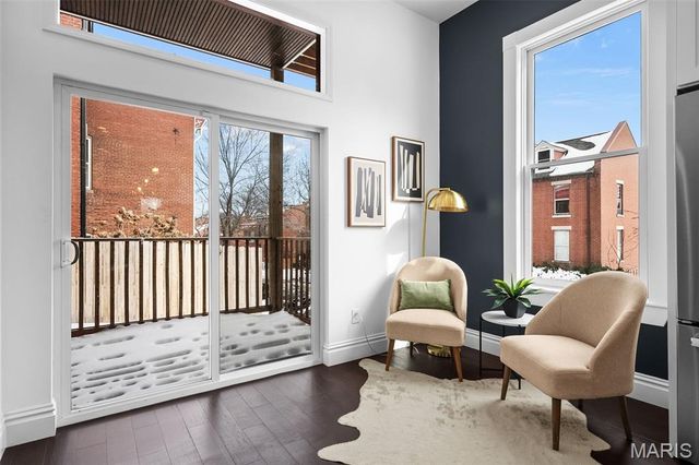 1027 Lami, St Louis, MO 63104