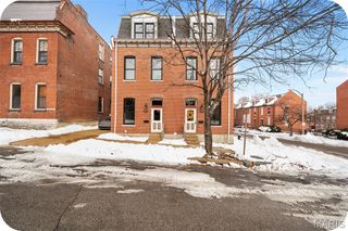 1027 Lami, St Louis, MO 63104