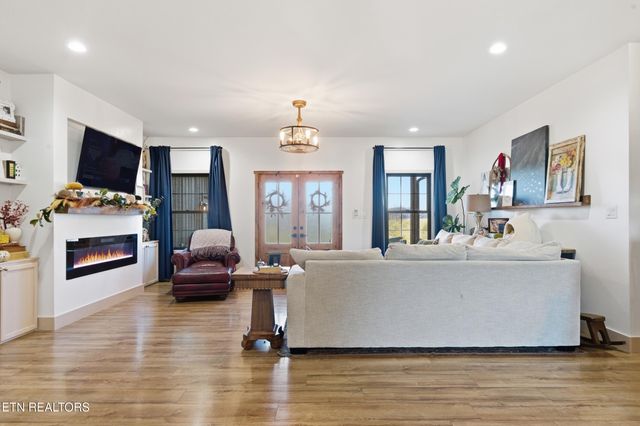 5216 Three Bars Lane, Seymour, TN 37865