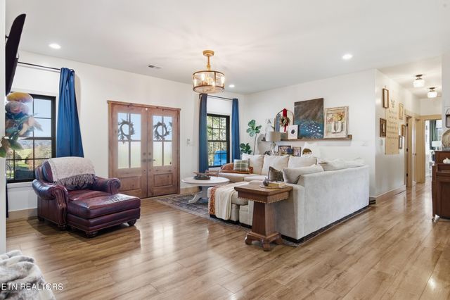 5216 Three Bars Lane, Seymour, TN 37865