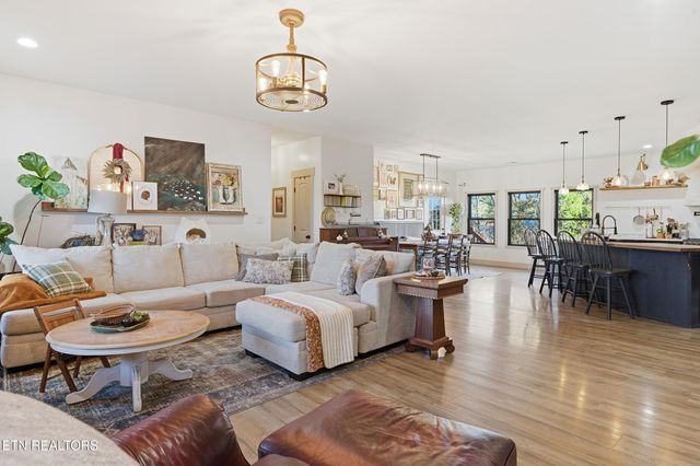 5216 Three Bars Lane, Seymour, TN 37865