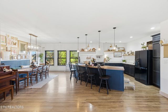 5216 Three Bars Lane, Seymour, TN 37865