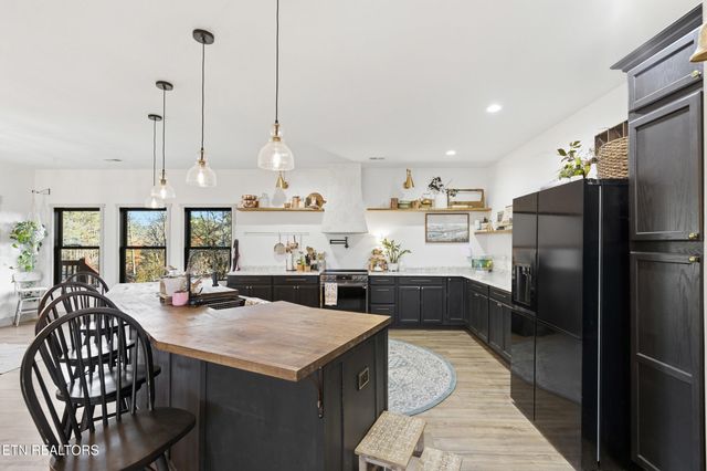 5216 Three Bars Lane, Seymour, TN 37865