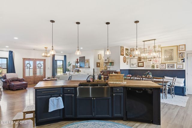 5216 Three Bars Lane, Seymour, TN 37865