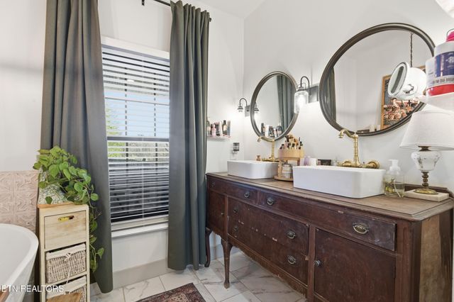 5216 Three Bars Lane, Seymour, TN 37865