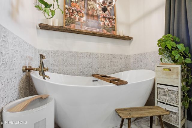 5216 Three Bars Lane, Seymour, TN 37865