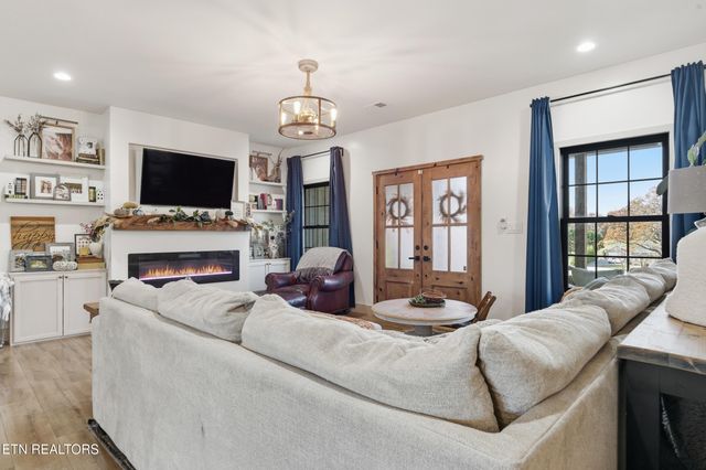 5216 Three Bars Lane, Seymour, TN 37865