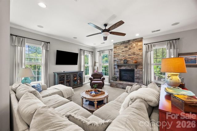 8477 Whitworth Avenue, Harrisburg, NC 28075