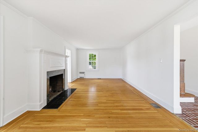 215 Lakeview Avenue, Rockville Centre, NY 11570