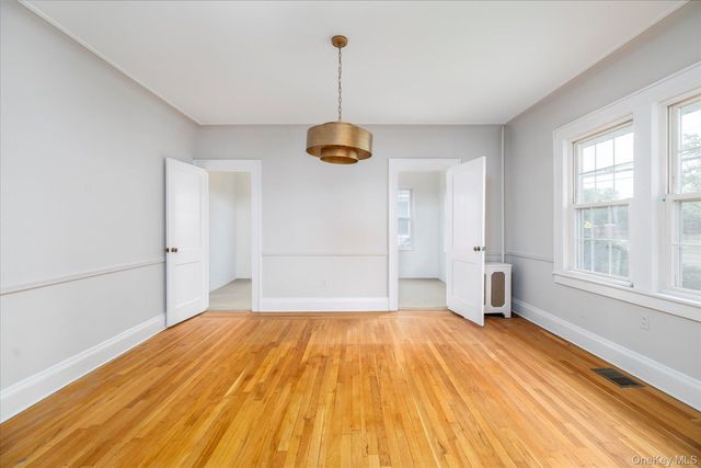 215 Lakeview Avenue, Rockville Centre, NY 11570