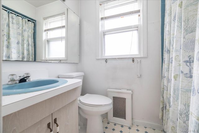 215 Lakeview Avenue, Rockville Centre, NY 11570