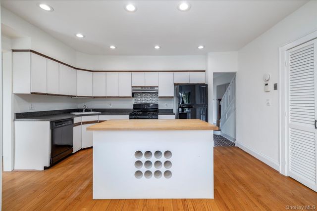 215 Lakeview Avenue, Rockville Centre, NY 11570