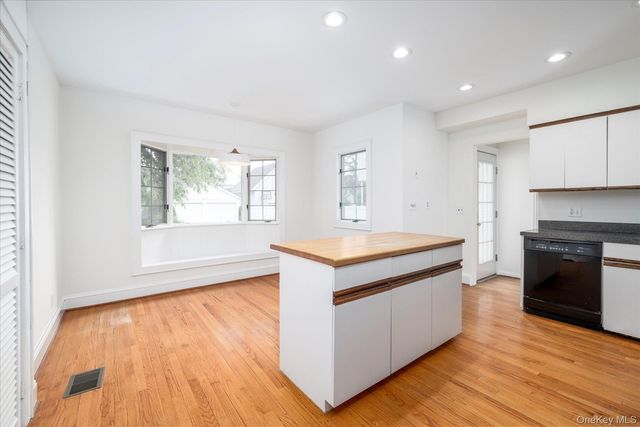 215 Lakeview Avenue, Rockville Centre, NY 11570