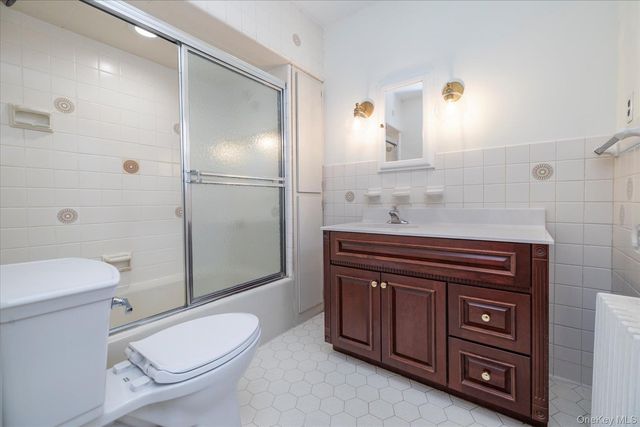 215 Lakeview Avenue, Rockville Centre, NY 11570
