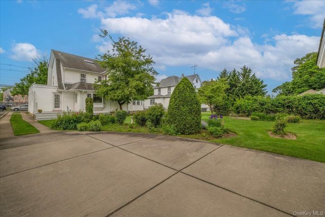 215 Lakeview Avenue, Rockville Centre, NY 11570
