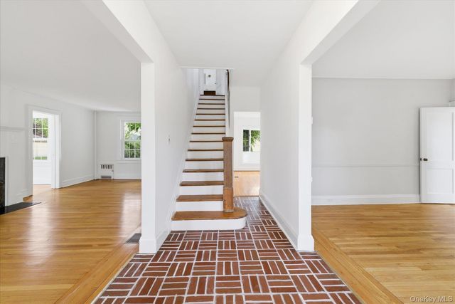 215 Lakeview Avenue, Rockville Centre, NY 11570
