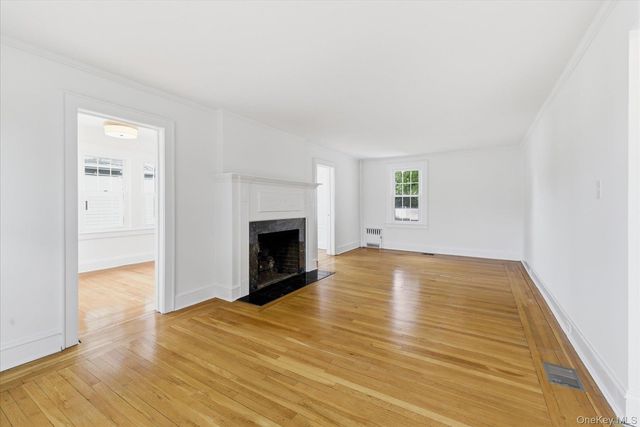 215 Lakeview Avenue, Rockville Centre, NY 11570
