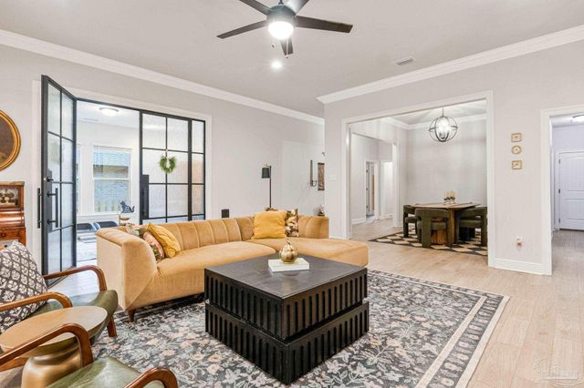 3042 Mountain Laurel Tr, Cantonment, FL 32533