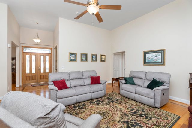 317 PETROS DR, Waynesboro, VA 22980