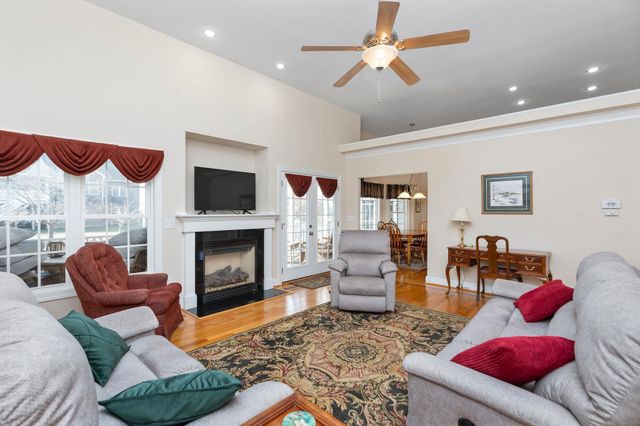 317 PETROS DR, Waynesboro, VA 22980