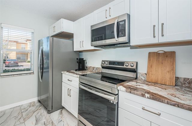 3876 ISLAND WAY, St Petersburg, FL 33705