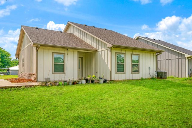 675 High Street, Blossom, TX 75416