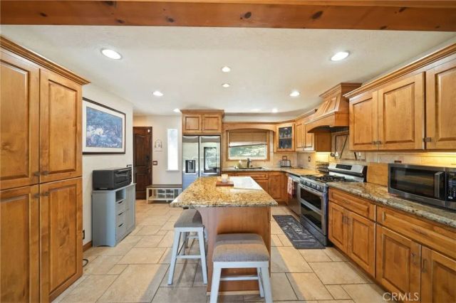 26210 Circle Drive, Lake Arrowhead, CA 92352