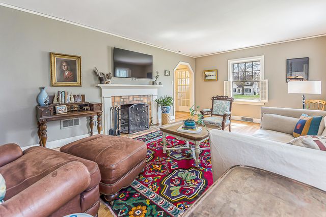 1605 E Stadium Boulevard, Ann Arbor, MI 48104