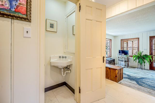 1605 E Stadium Boulevard, Ann Arbor, MI 48104