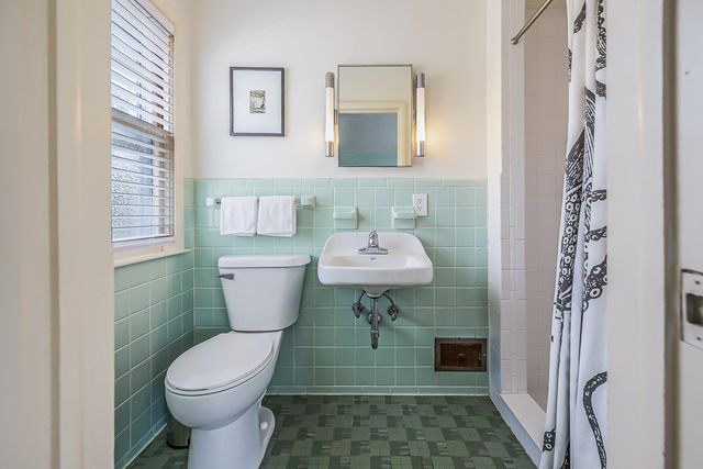 1605 E Stadium Boulevard, Ann Arbor, MI 48104