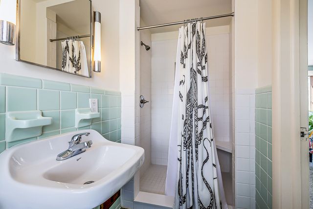 1605 E Stadium Boulevard, Ann Arbor, MI 48104