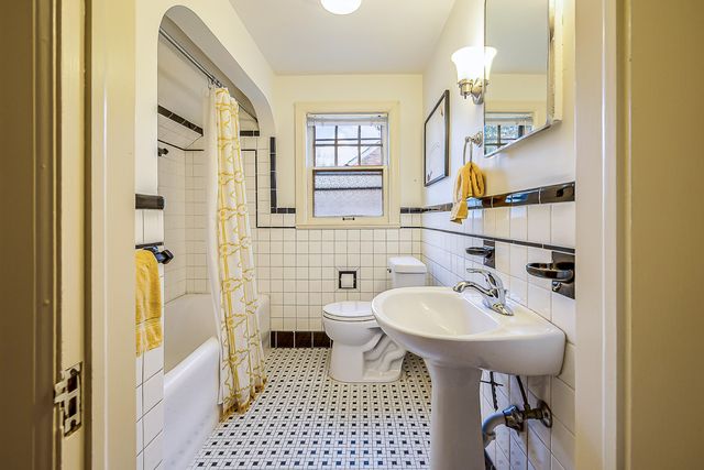 1605 E Stadium Boulevard, Ann Arbor, MI 48104