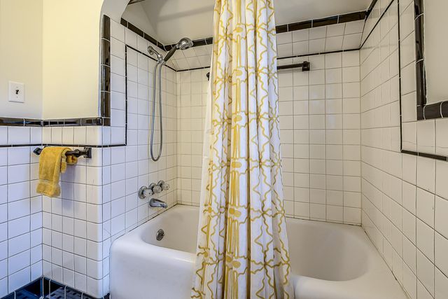 1605 E Stadium Boulevard, Ann Arbor, MI 48104