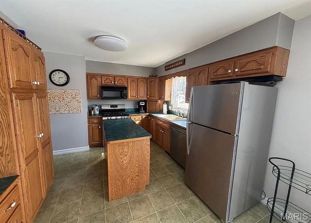 210 Aldergate Street, Farmington, MO 63640