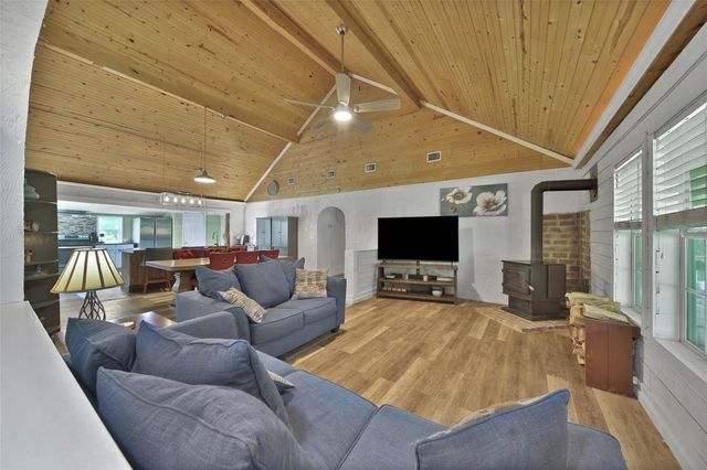 9 Wood Forest Drive, New Waverly, TX 77358