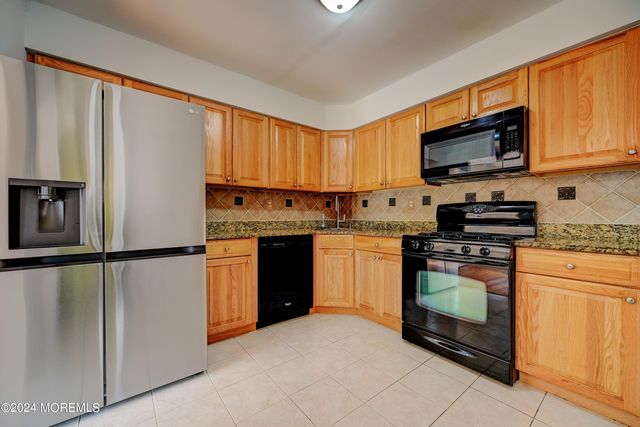 44 Mariners Cove, Freehold, NJ 07728