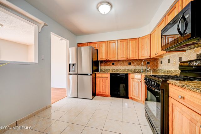 44 Mariners Cove, Freehold, NJ 07728