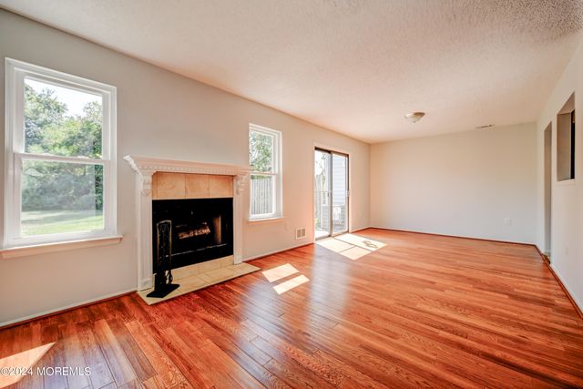 44 Mariners Cove, Freehold, NJ 07728