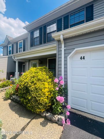 44 Mariners Cove, Freehold, NJ 07728