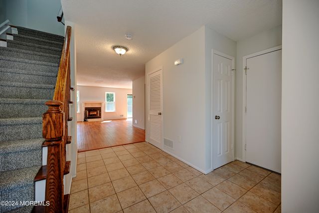 44 Mariners Cove, Freehold, NJ 07728
