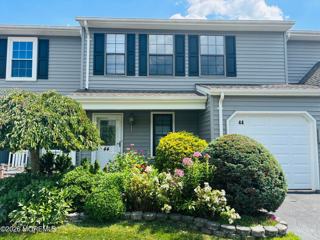 44 Mariners Cove, Freehold, NJ 07728