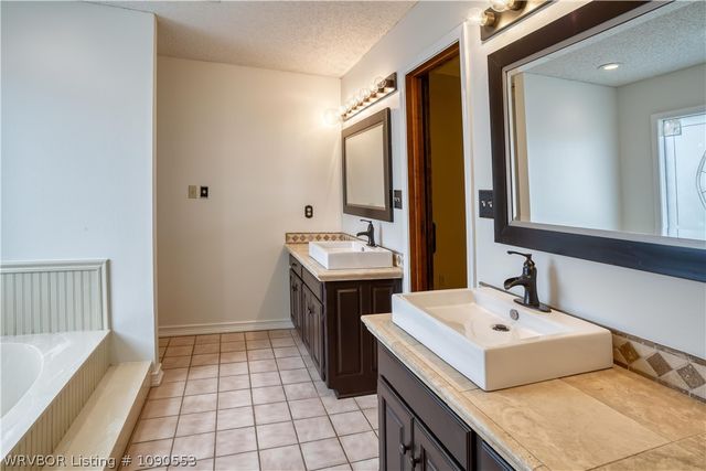 2700 S 87th Drive, Fort Smith, AR 72903